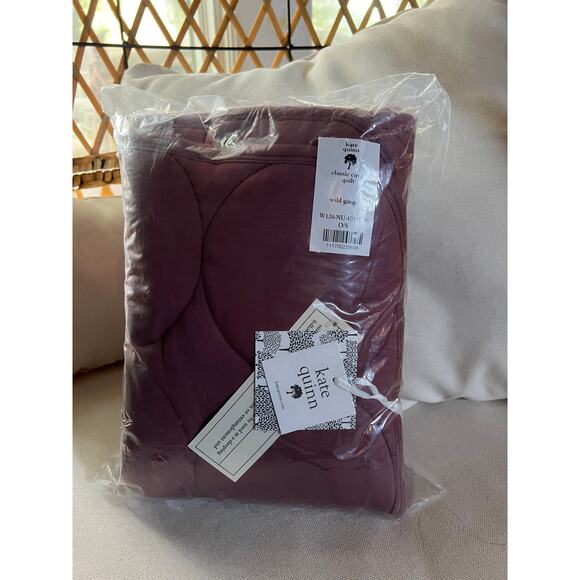 NWT Kate Quinn Wild Ginger Red Maroon Modal Circle Quilt - Picture 3 of 3
